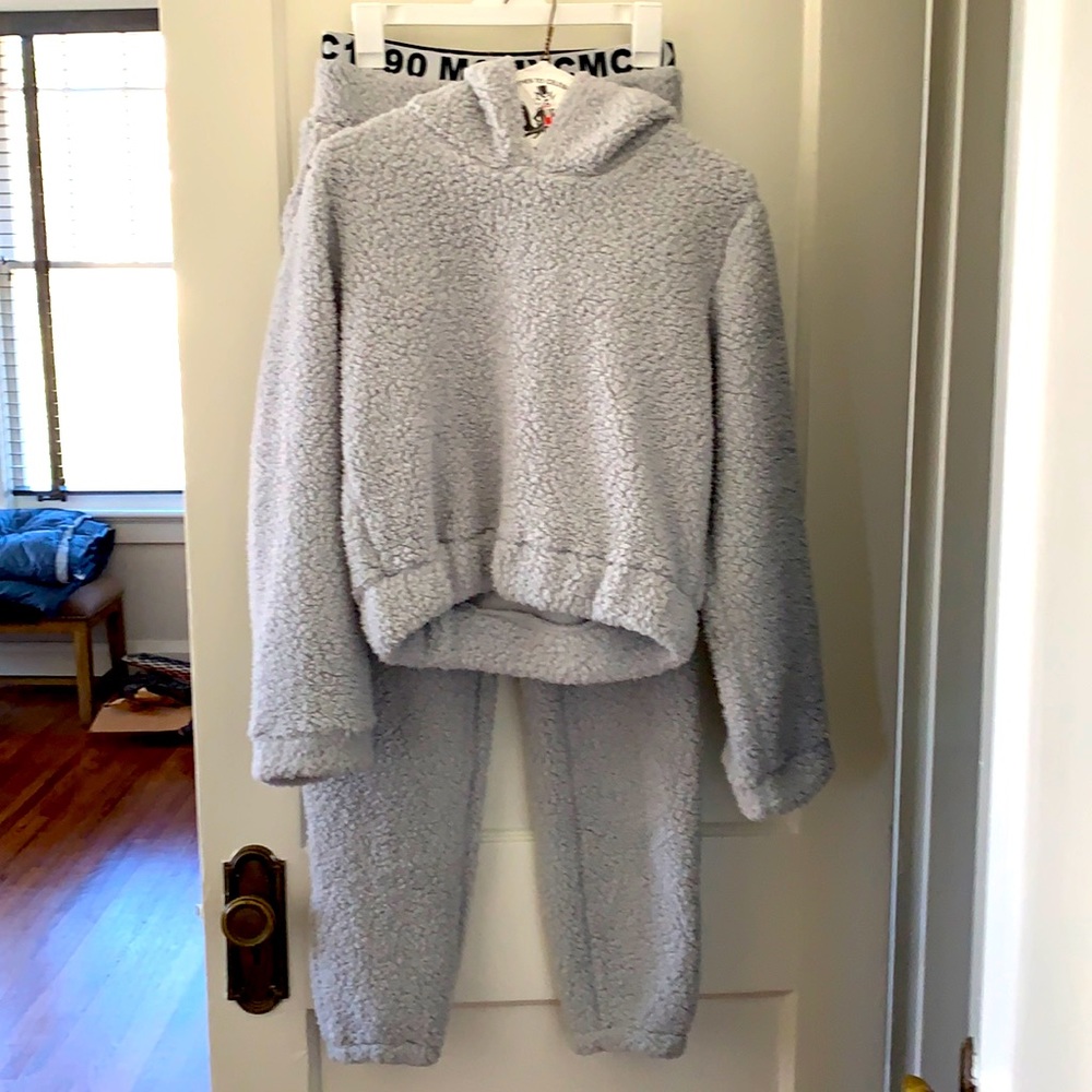 Fuzzy Steve Madden warmup - 2 piece